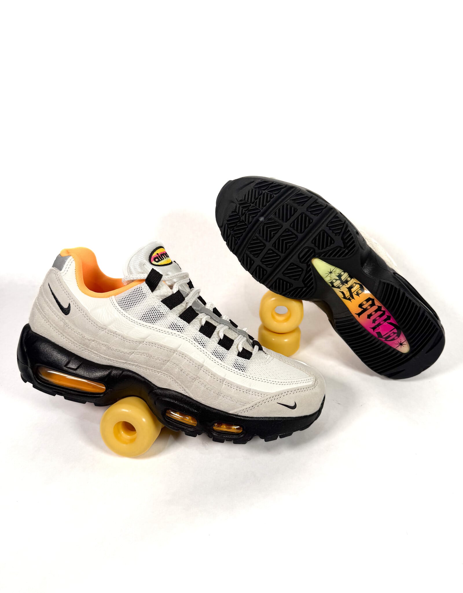 NIKE SB FC Pack Air Max 95 "Club 58" - Sail / Black / Laser Orange