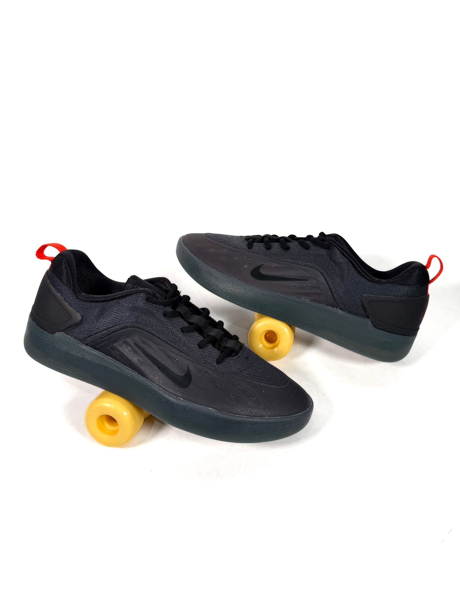 NIKE SB Zoom Nyjah 4 - Cool Grey / White / Wolf Grey