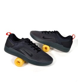 NIKE SB Zoom Nyjah 4 - Cool Grey / White / Wolf Grey