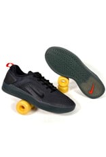 NIKE SB Zoom Nyjah 4 - Cool Grey / White / Wolf Grey