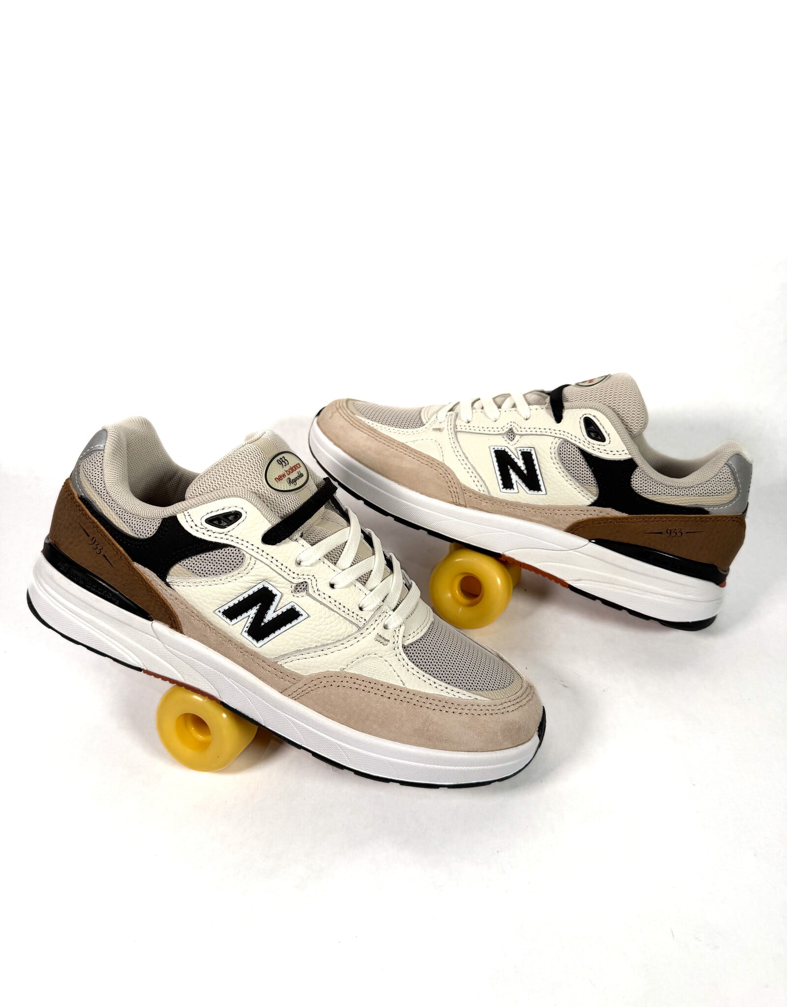 NEW BALANCE NB Numeric Andrew Reynolds 933 - Brown / White
