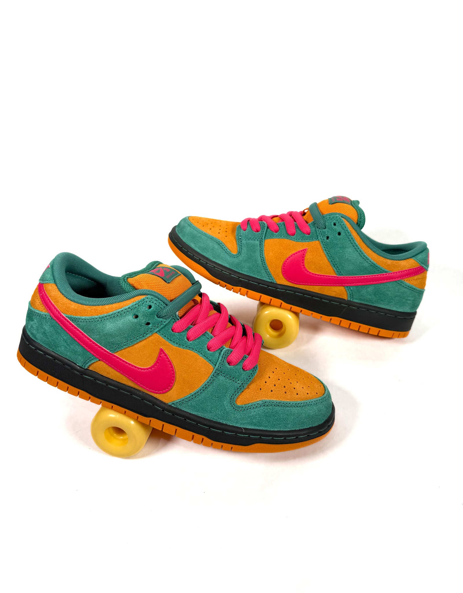 NIKE SB Dunk Low Pro - Green Noise / Watermelon