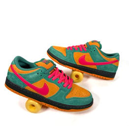 NIKE SB Dunk Low Pro - Green Noise / Watermelon