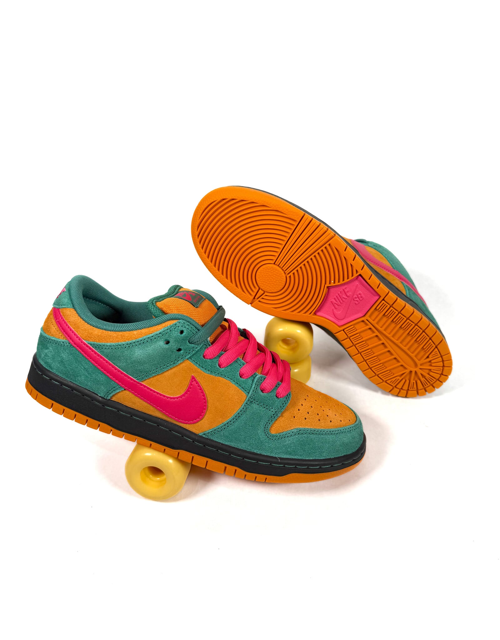 NIKE SB Dunk Low Pro - Green Noise / Watermelon