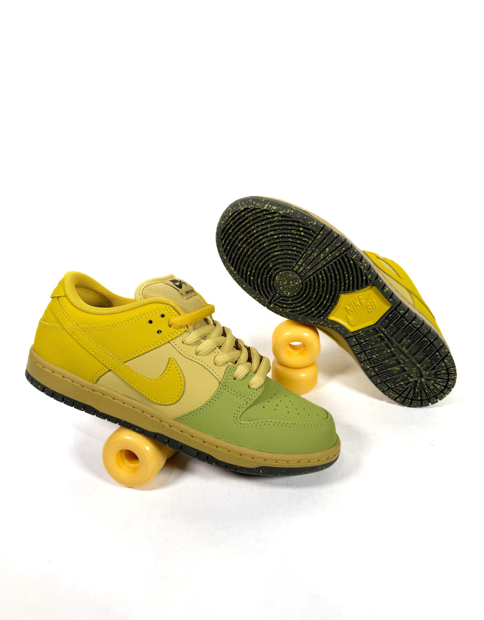 NIKE SB Dunk Low Pro - Saffron Quartz / Pear
