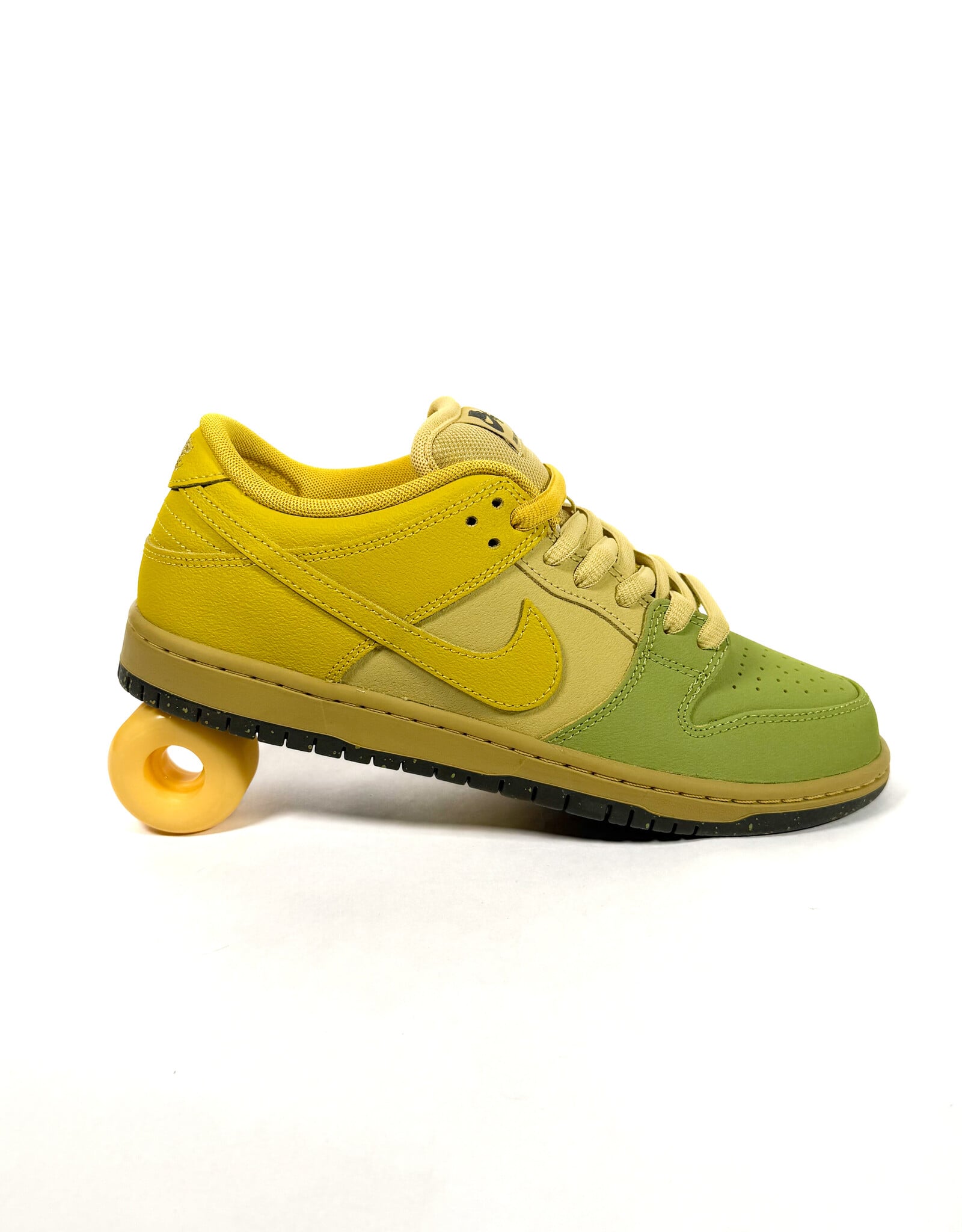 NIKE SB Dunk Low Pro - Saffron Quartz / Pear
