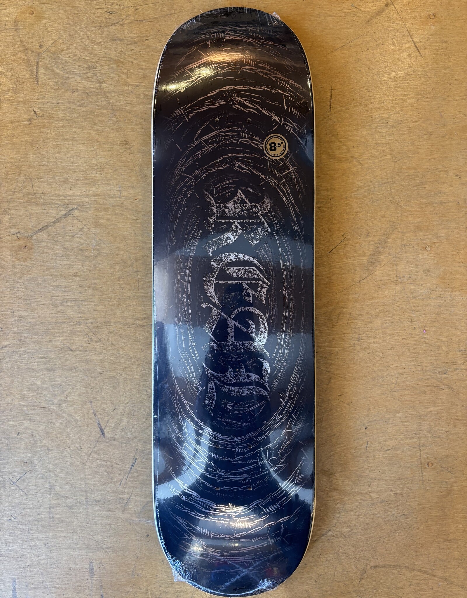 REAL SKATEBOARDS Barbed Wire Oval Team Deck - 8.5