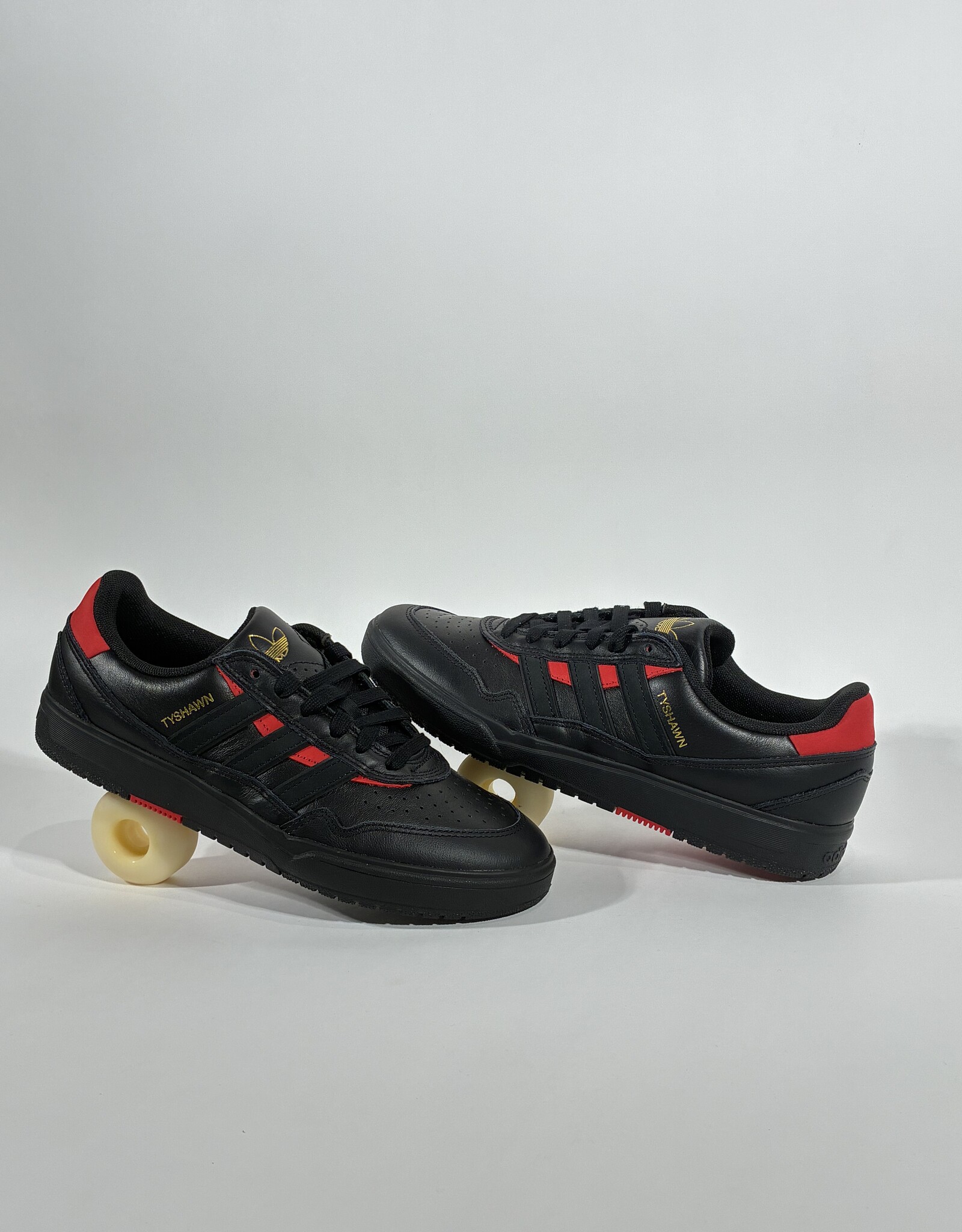 ADIDAS Tyshawn II - Core Black / Core Black / Better Scarlet