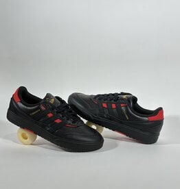 ADIDAS Tyshawn II - Core Black / Core Black / Better Scarlet