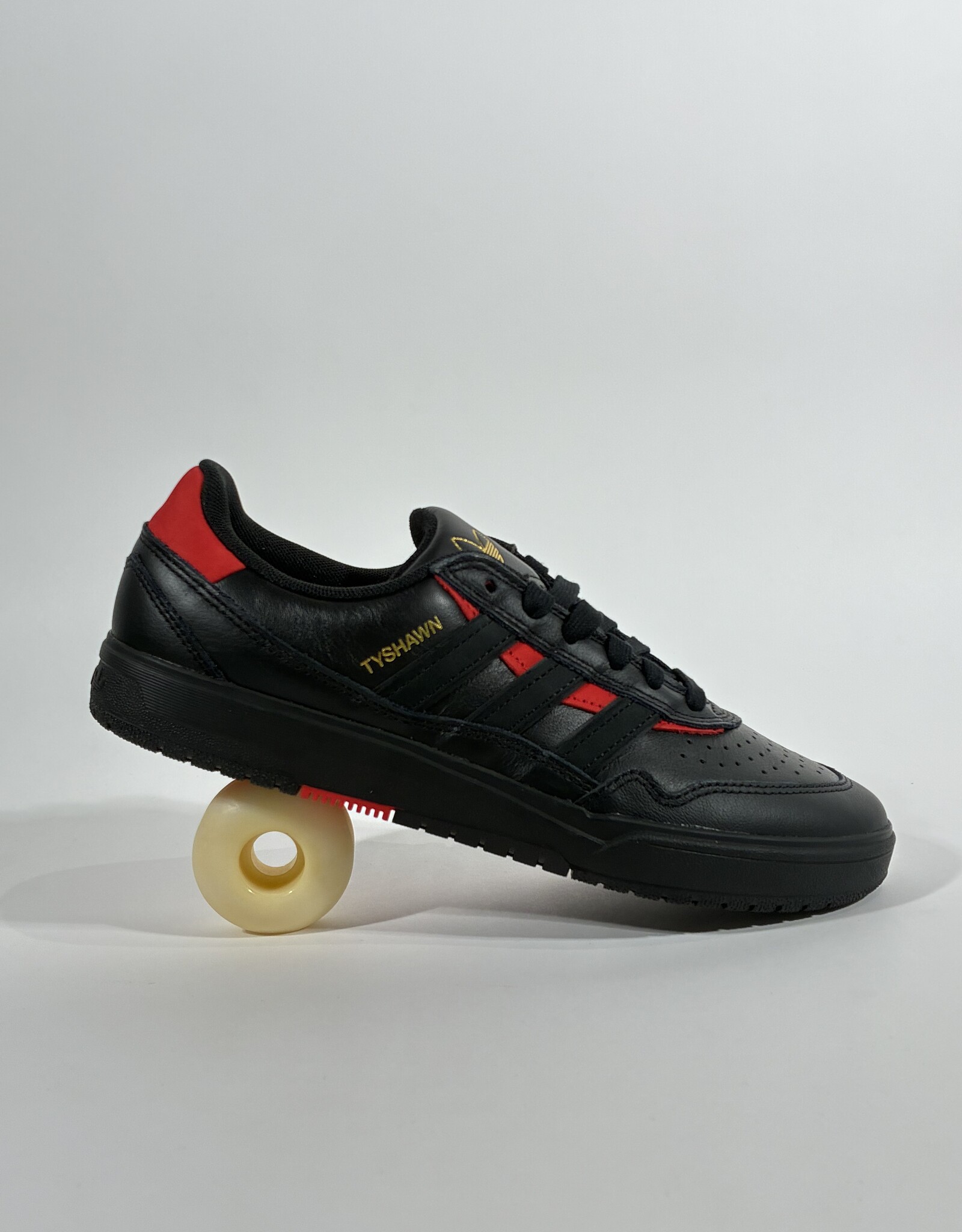 ADIDAS Tyshawn II - Core Black / Core Black / Better Scarlet