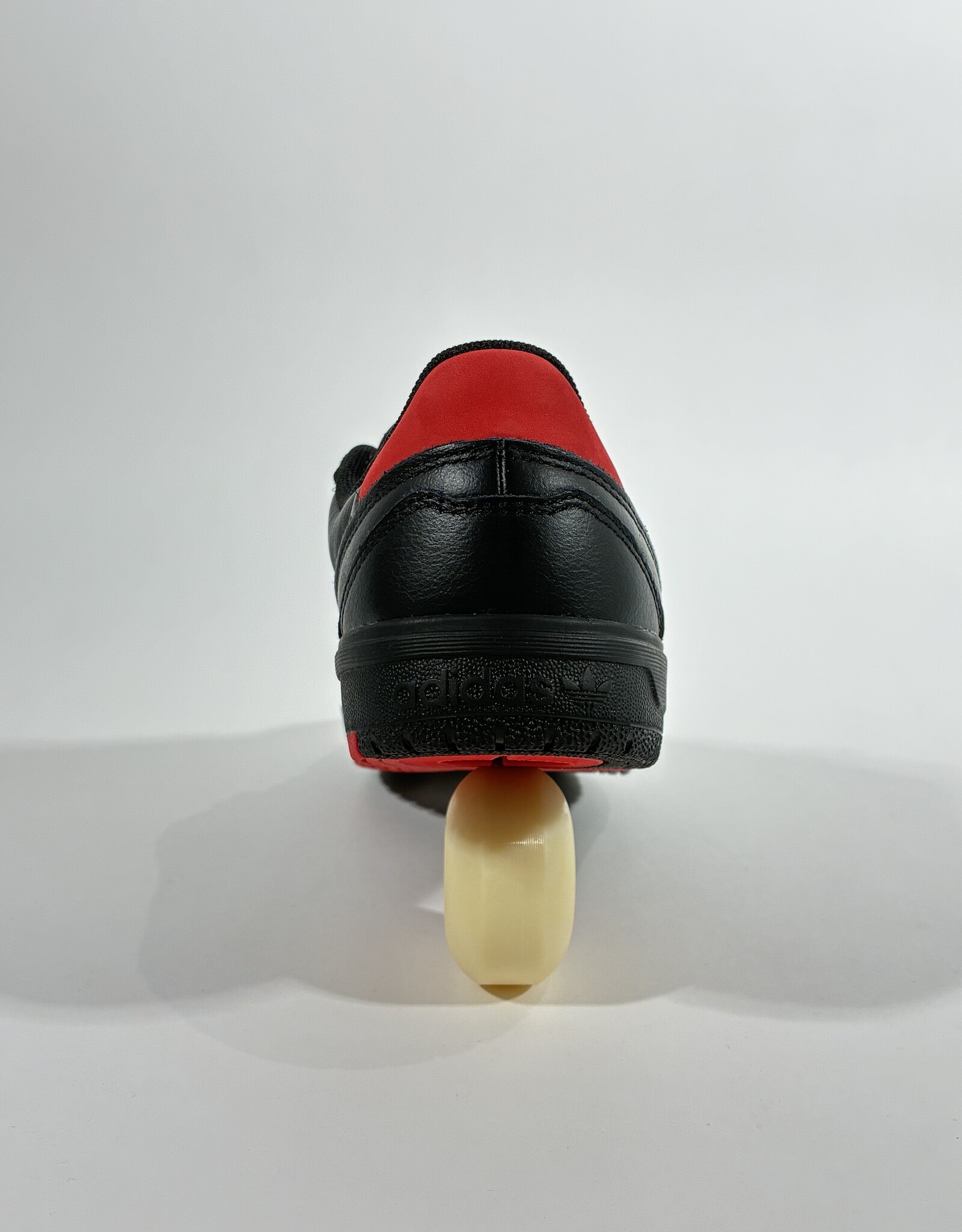 ADIDAS Tyshawn II - Core Black / Core Black / Better Scarlet