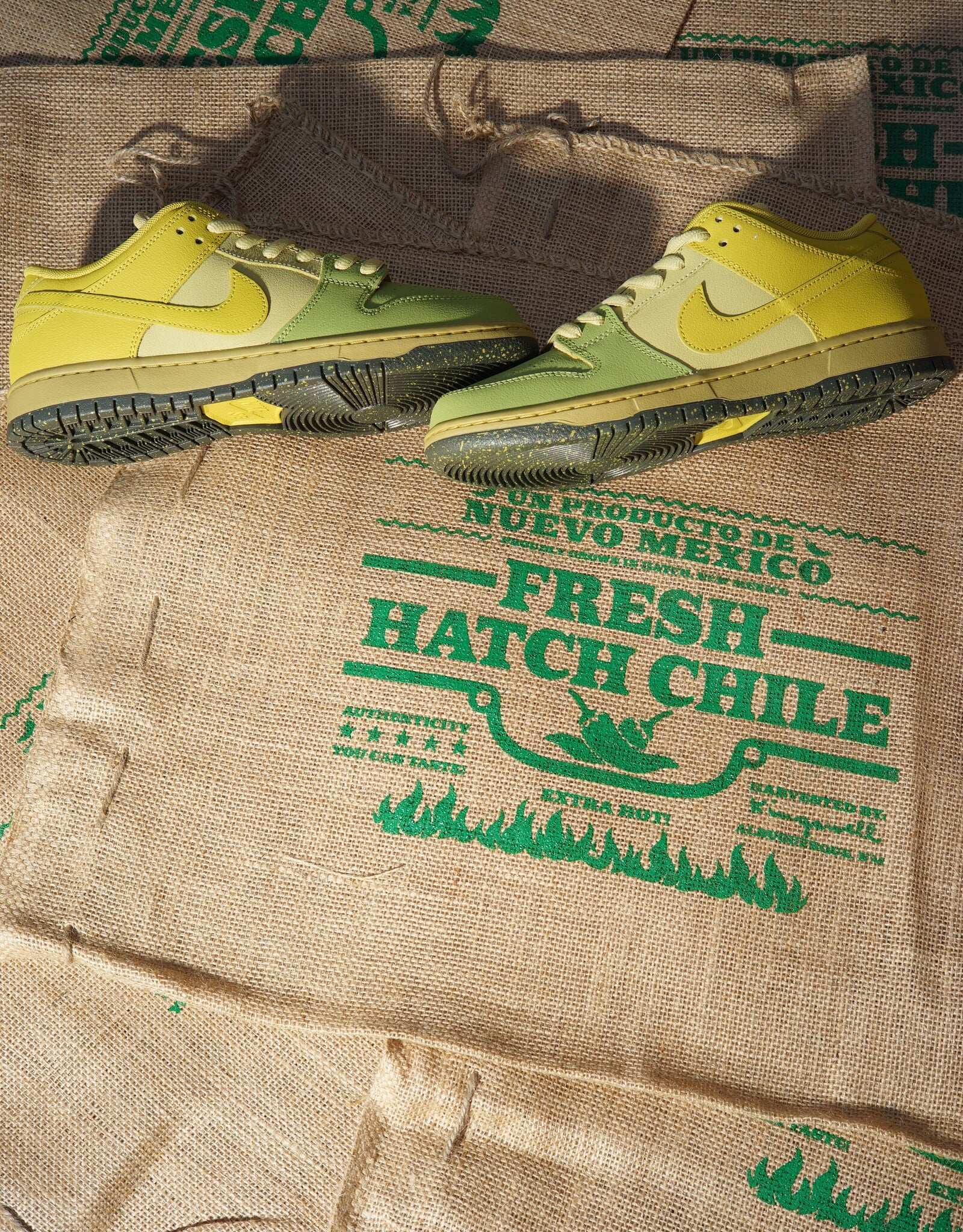 NIKE SB Dunk Low Pro - Saffron Quartz / Pear