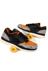 NIKE SB PS8 - Cobblestone / Black / Monarch
