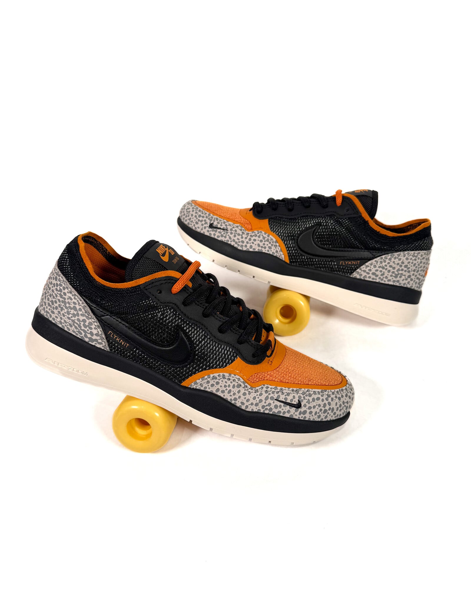 NIKE SB PS8 - Cobblestone / Black / Monarch
