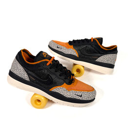 NIKE SB PS8 - Cobblestone / Black / Monarch