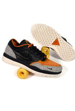 NIKE SB PS8 - Cobblestone / Black / Monarch
