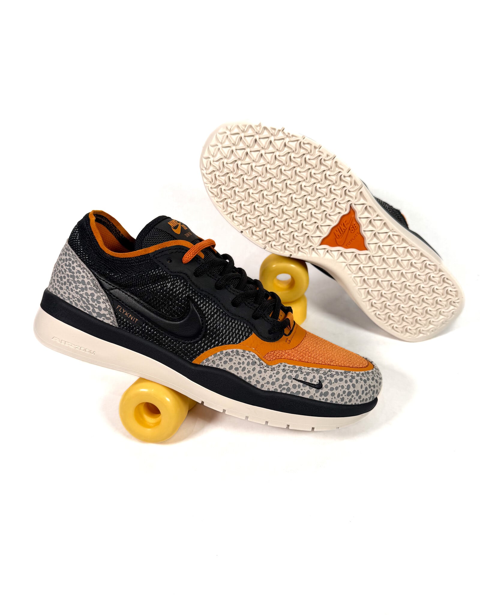 NIKE SB PS8 - Cobblestone / Black / Monarch