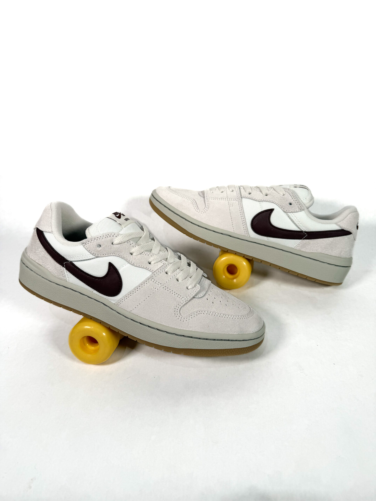 NIKE SB Code 58 - Summit White / Mystic Dates