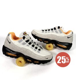NIKE SB FC Pack Air Max 95 "Club 58" - Sail / Black / Laser Orange