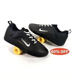 NIKE SB Zoom Nyjah 4 - Black / White