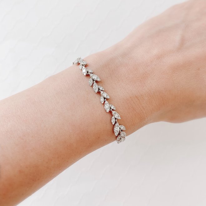 Diamond leaf bracelet