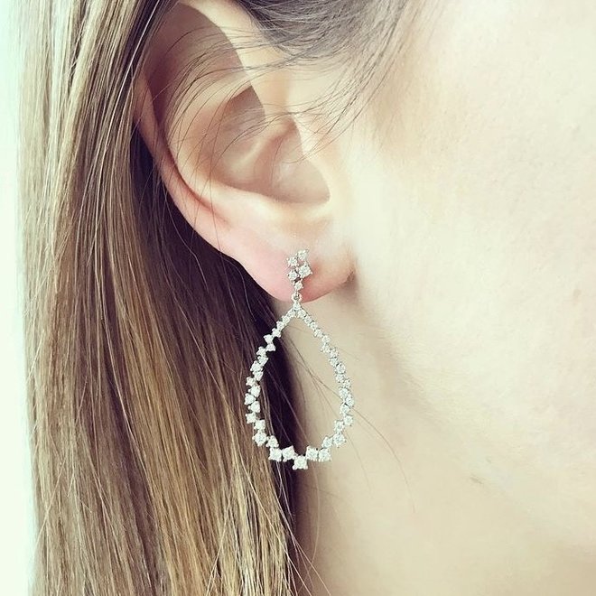 Elegant multi size diamond drop earrings