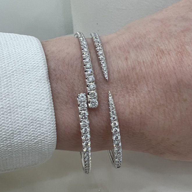 Crossover diamond bangle bracelet