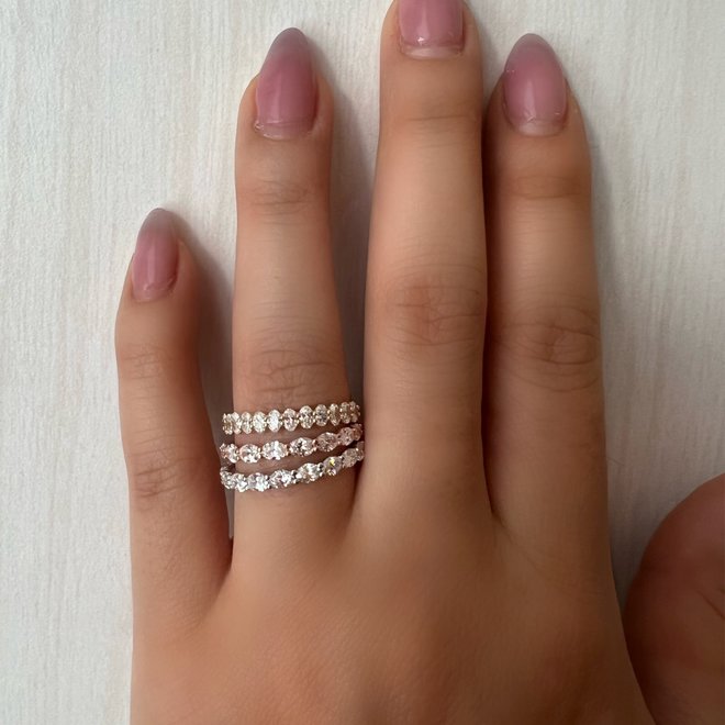 Vertical oval diamond band