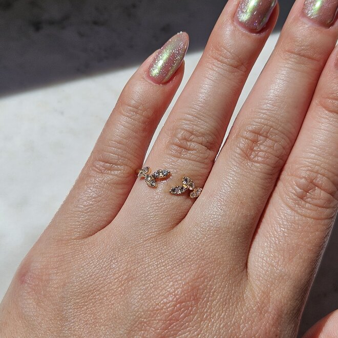 Open diamond floral band