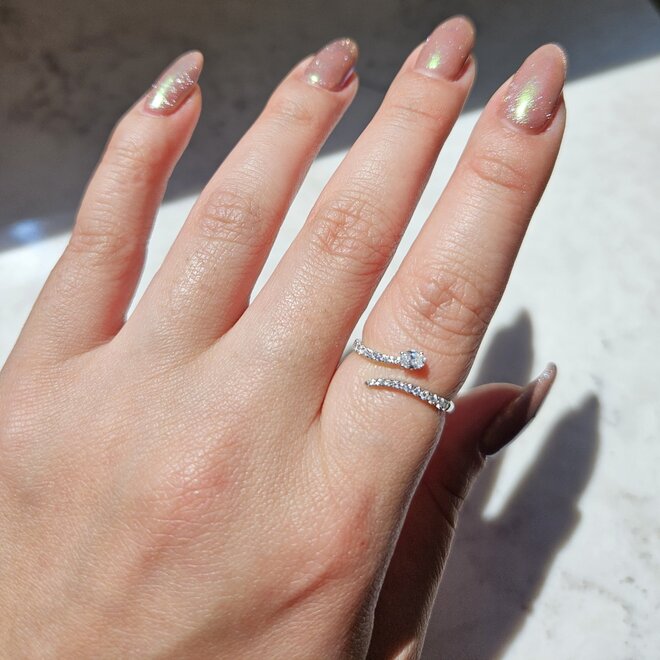 Oval diamond coil band