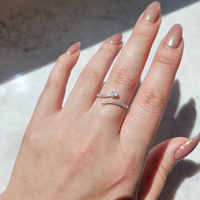 Oval diamond coil band