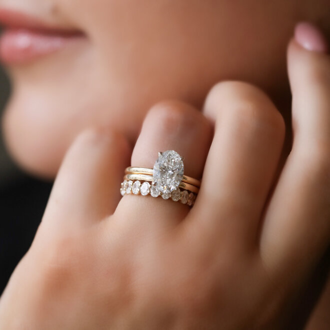 Vertical oval diamond band