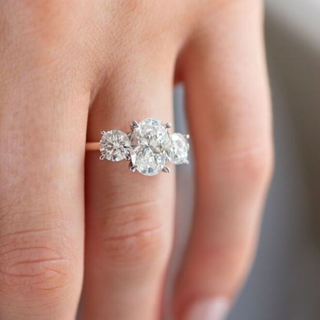 LAB The Grace oval cut trinity ring