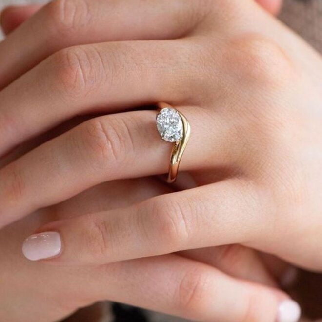 LAB The Sloane oval cut engagement ring