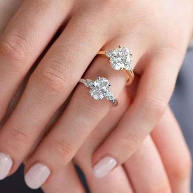 LAB The Caroline - oval cut engagement ring