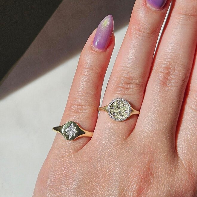 Petite starburst signet ring