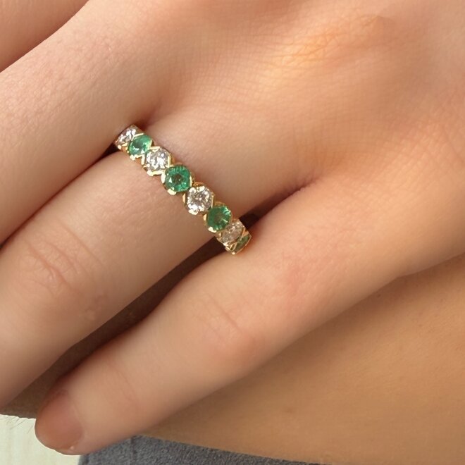 Alternating emerald and diamond ring