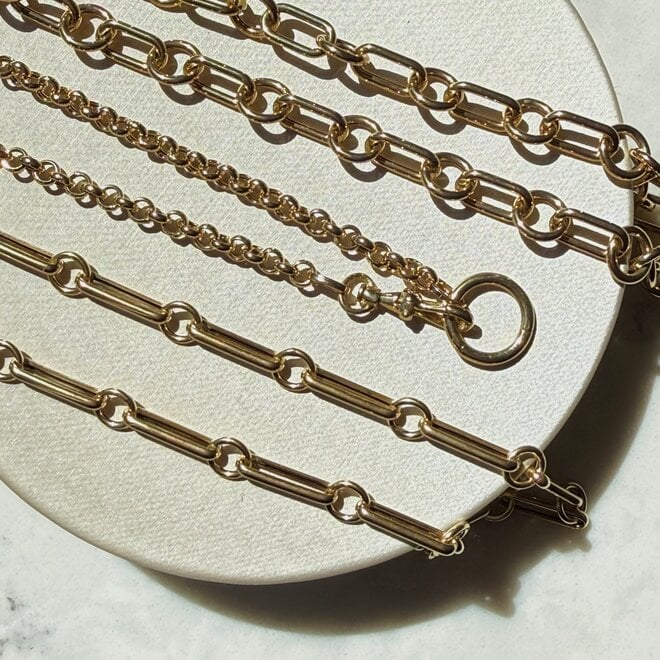 Alternating round and oval link necklace