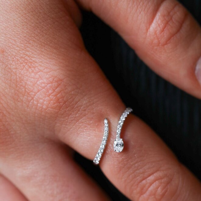 Oval diamond coil band