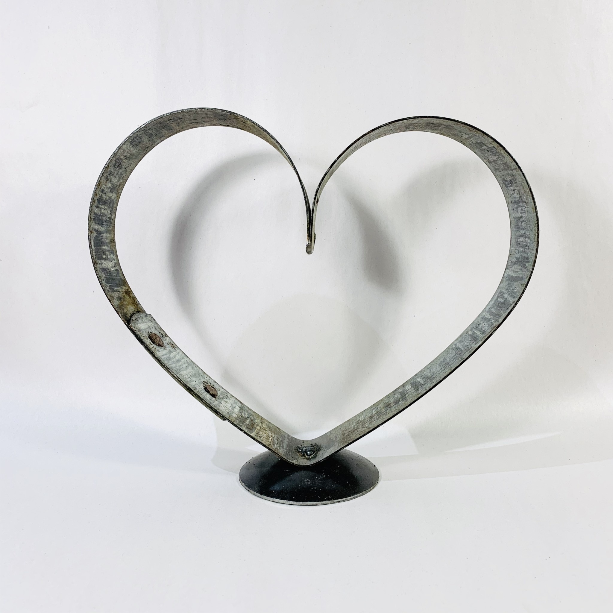 Heart pedestal