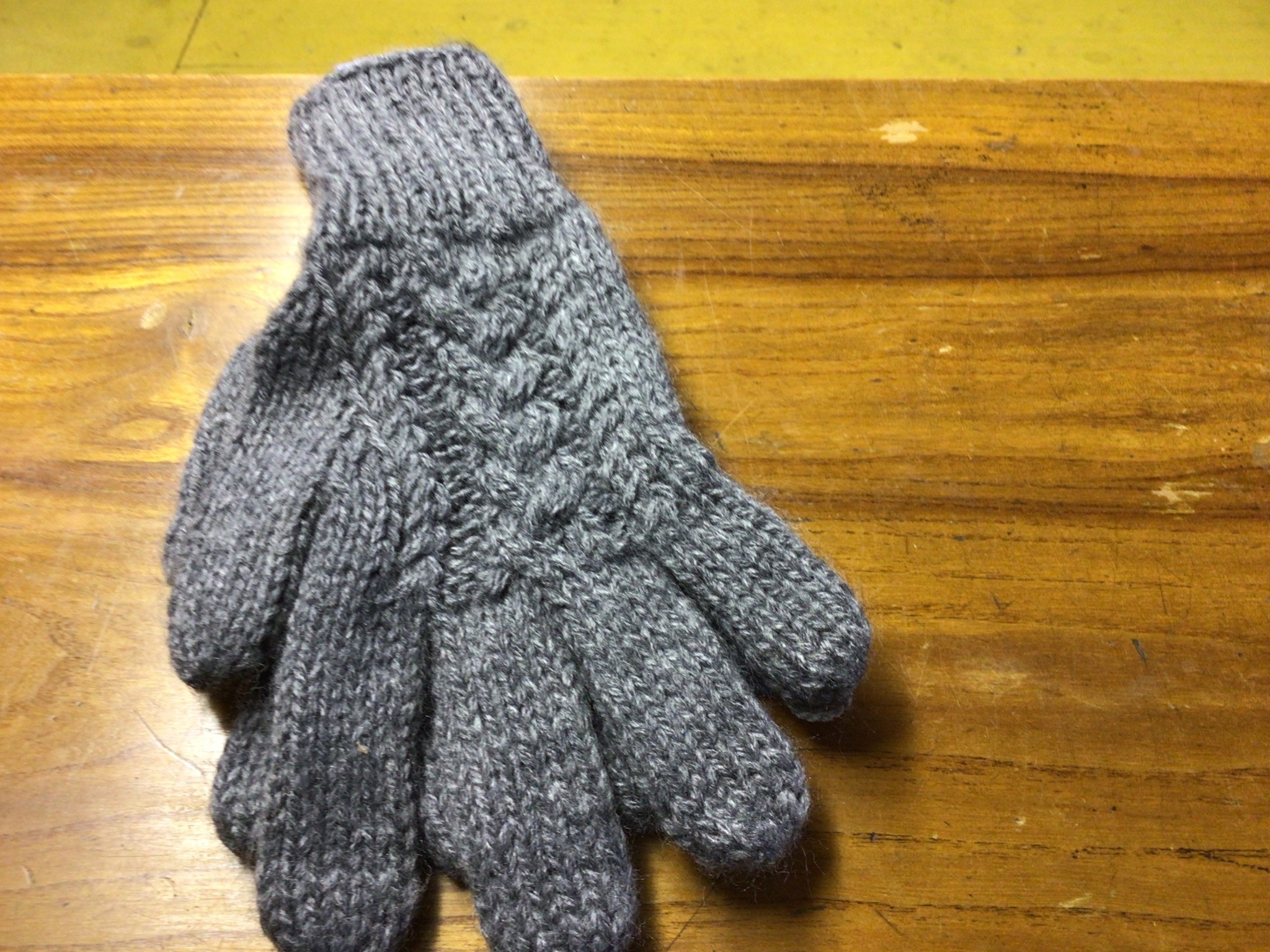 Andean Art Alpaca Gloves, Gray  Cabled Medium