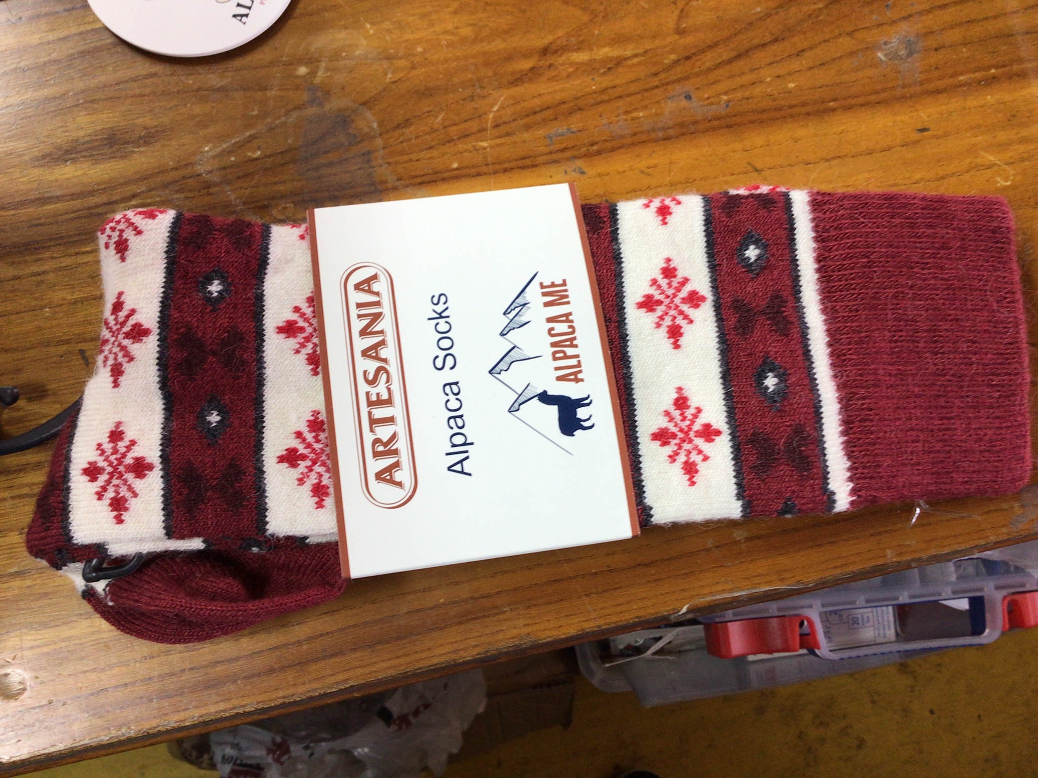 Artansia Alpaca Socks, Lg Dk Red w snowflake design