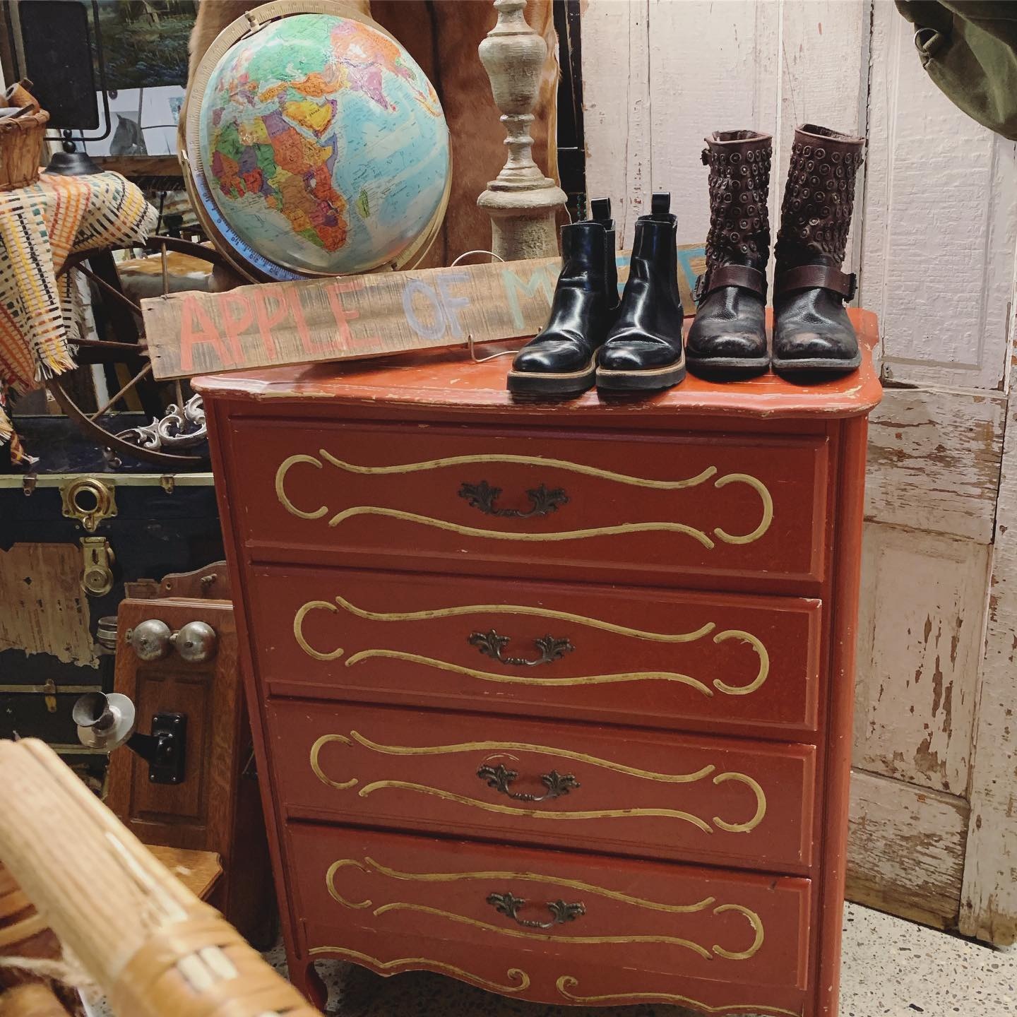 How to be a junk show vendor