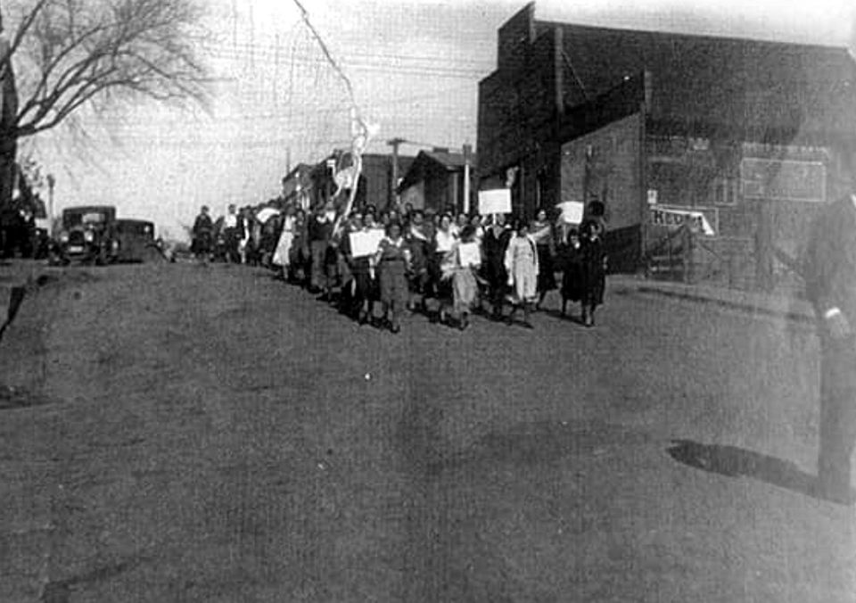 The Women of Weston in 1820 + Other Historical Photos of Weston