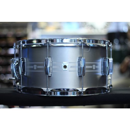 Ludwig Ludwig 7x14 in Heirloom Series Stainless Steel Snare Drum Ludwig Ludwig 7x14 in Heirloom Series Stainless Steel Snare Drum