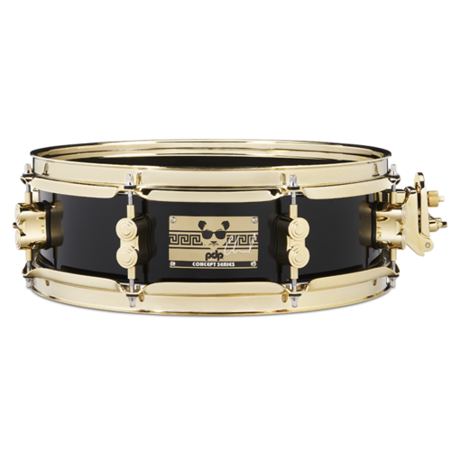 PDP PDP Eric Hernandez 6 Ply Maple Piano Black Lacquer w/ Gold HW Snare Drum PDP PDP Eric Hernandez 6 Ply Maple Piano Black Lacquer w/ Gold HW Snare Drum