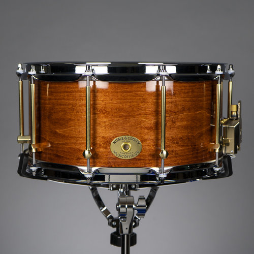 Noble & Cooley Noble & Cooley Maple Solid Shell 7x14" Snare Drum - Honey Maple Gloss Noble & Cooley Noble & Cooley Maple Solid Shell 7x14" Snare Drum - Honey Maple Gloss