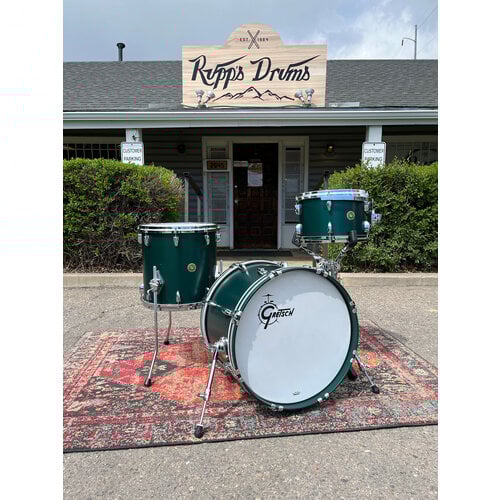 Gretsch Gretsch USA Custom 3pc Shellpack (Satin Cadillac Green w/Silver Sparkle Inlay) Gretsch Gretsch USA Custom 3pc Shellpack (Satin Cadillac Green w/Silver Sparkle Inlay)