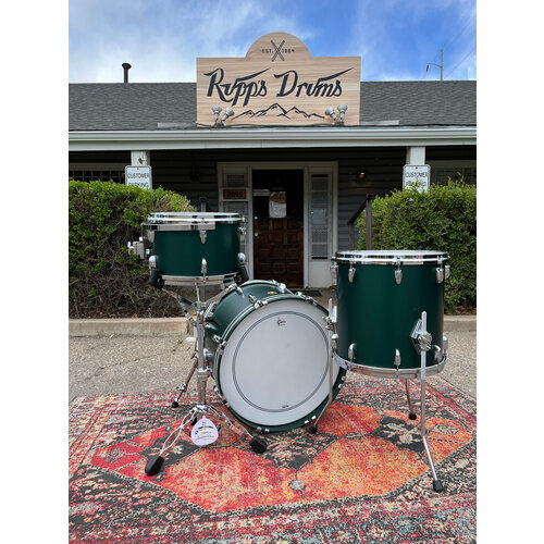 Gretsch Gretsch USA Custom 3pc Shell Pack (Satin Cadillac Green w/Silver Sparkle Inlay)