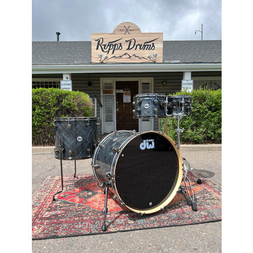 DW DW Collector's 4pc SSC Maple Shellpack (Grey Crystal Finish Ply w/Black Nickel Hardware) DW DW Collector's 4pc SSC Maple Shellpack (Grey Crystal Finish Ply w/Black Nickel Hardware)